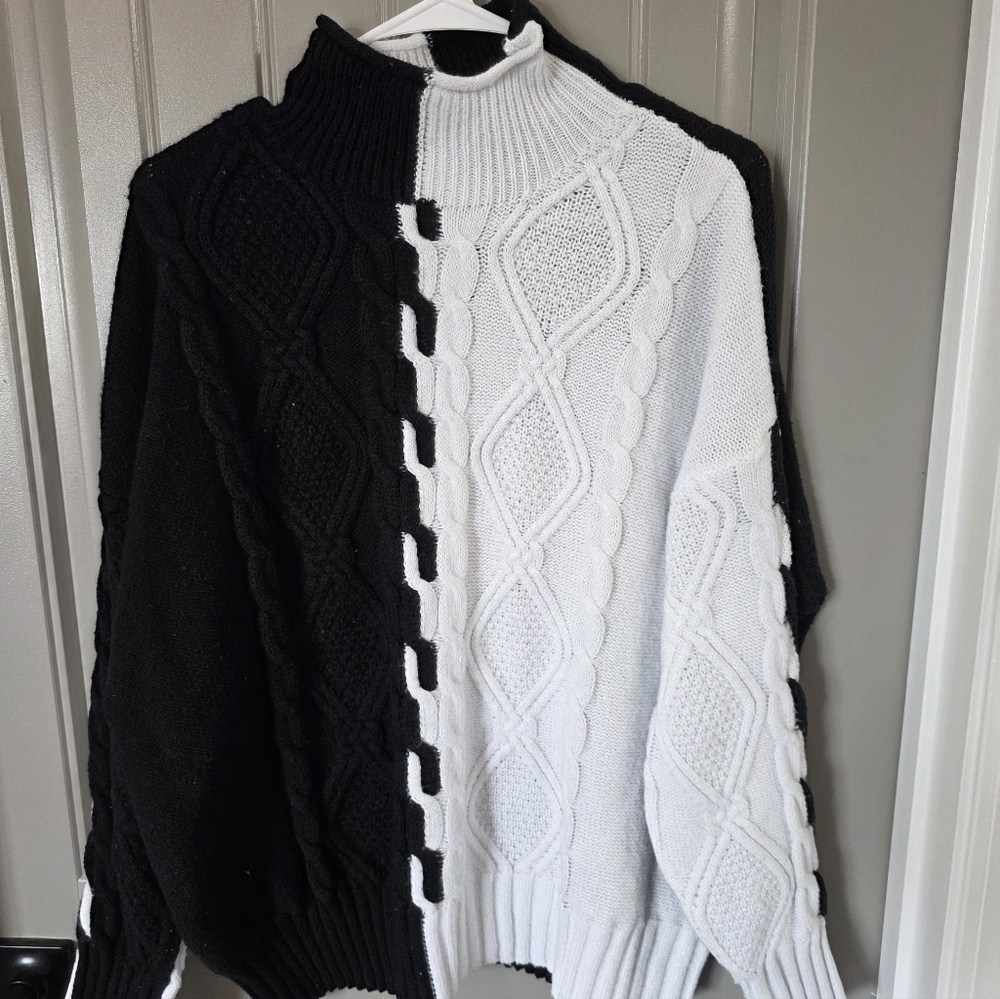 Shein Womans 3xl Tag Fits XL black And White Sweater